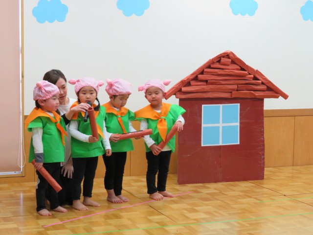 ０ １ ２歳児発表会を行いました 牛久ひかり保育園