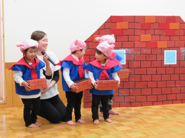 ０ １ ２歳児発表会を行いました 牛久ひかり保育園
