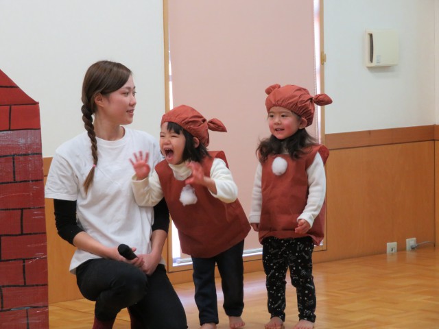 ０ １ ２歳児発表会を行いました 牛久ひかり保育園